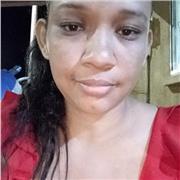 Docente de ciencias naturales imparte clases para niños de todas las edades